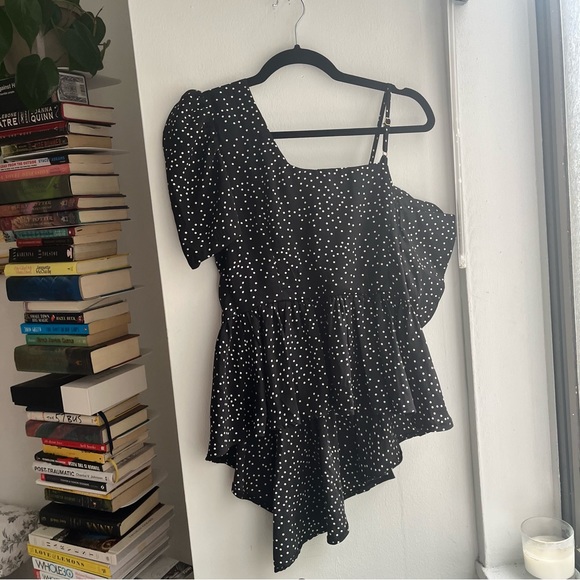 {Vera & Lucy} 🔷 cold shoulder ruffle top - Picture 3 of 5